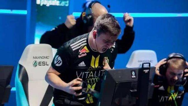 更是年轻球 更是年轻球