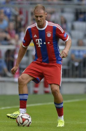 凭借冷静的 凭借冷静的